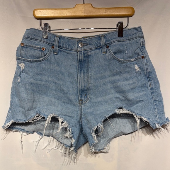 Abercrombie & Fitch Pants - Abercrombie & Fitch Curve Love The 4” Mom Short High Rise Denim Shorts Size 31